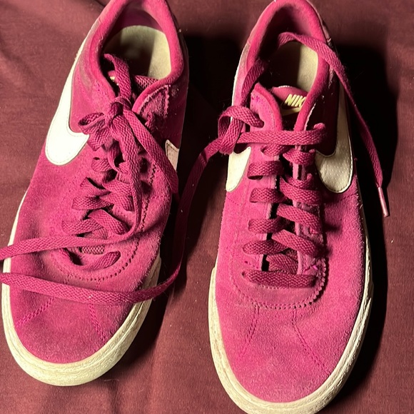 Fuisha and white nike tennis shoes size 8 womans - Picture 1 of 3